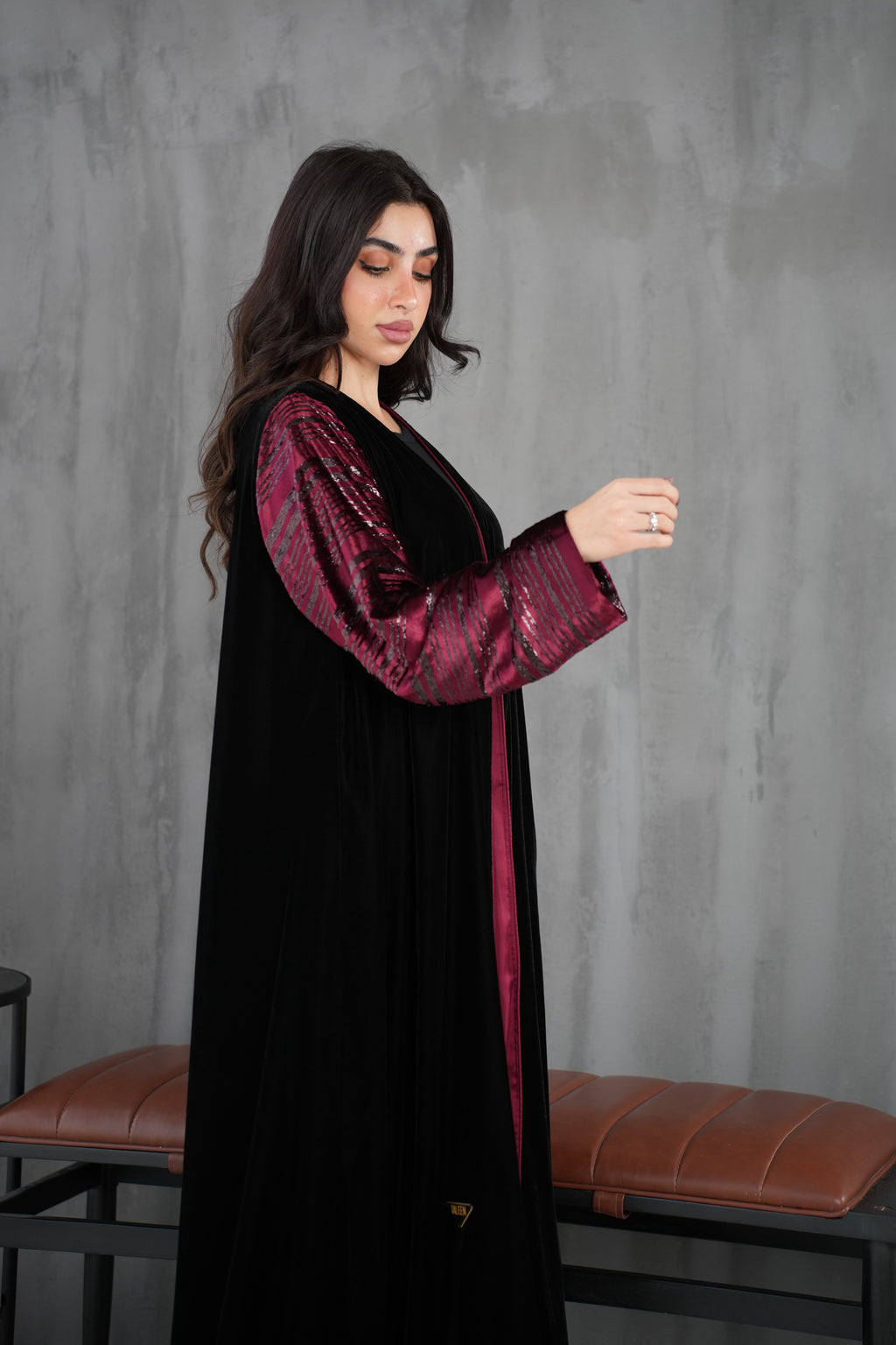 عباية مخمل جاكارد بيور