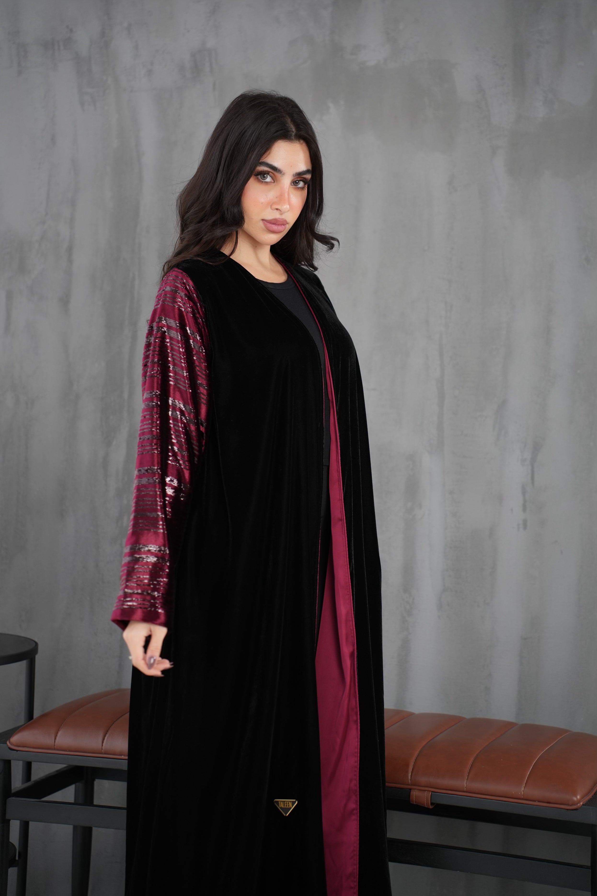 عباية مخمل جاكارد بيور