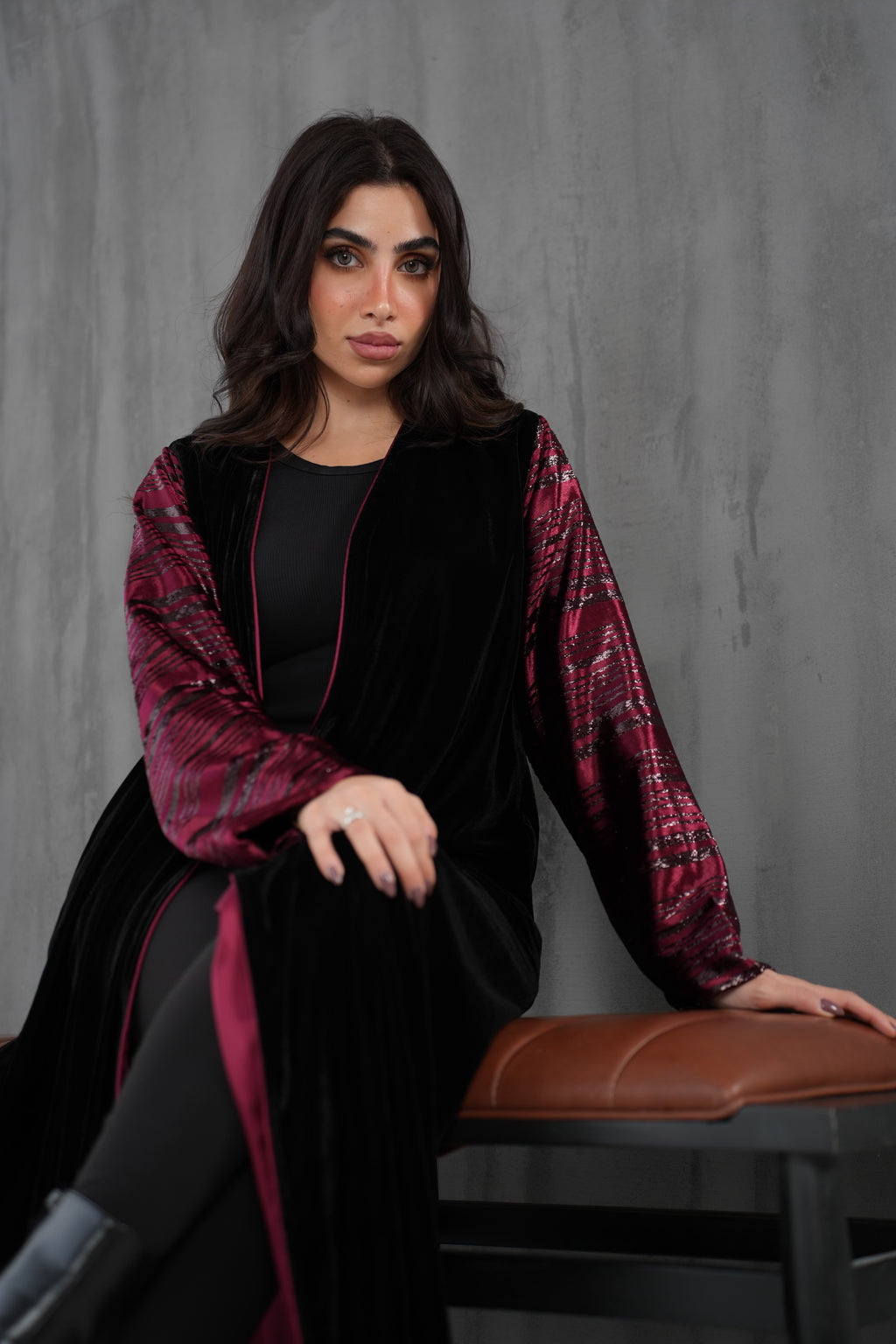 عباية مخمل جاكارد بيور