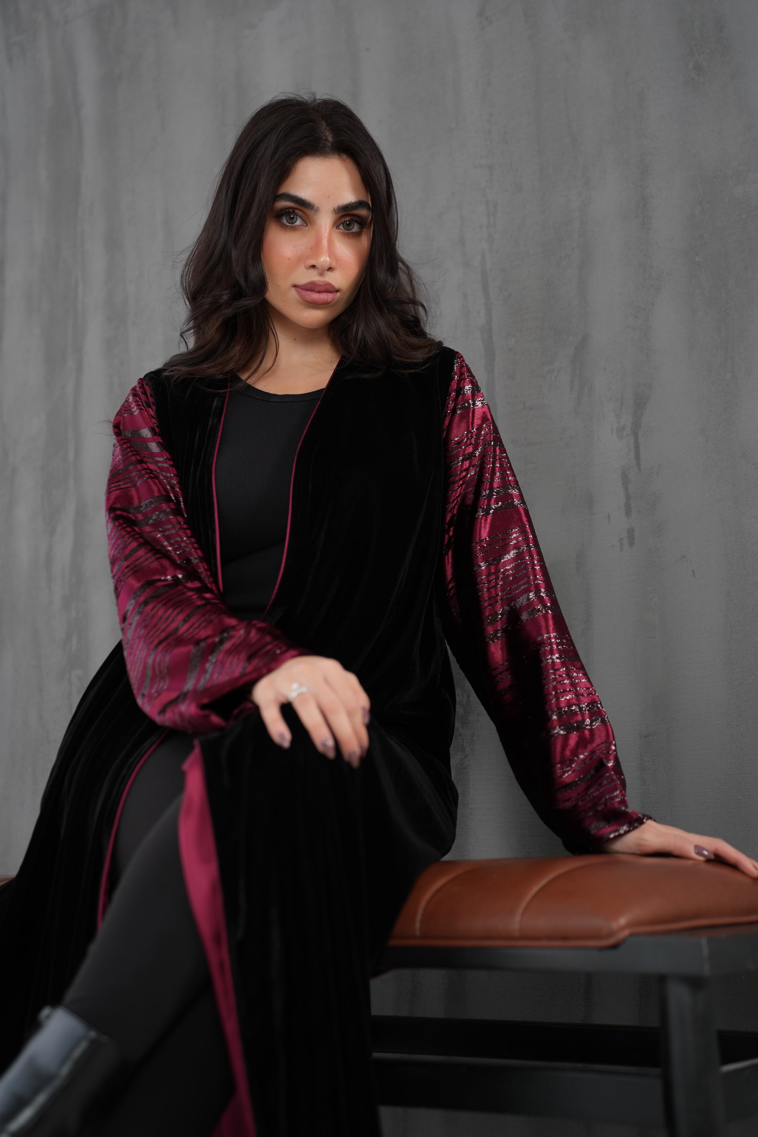 عباية مخمل جاكارد بيور