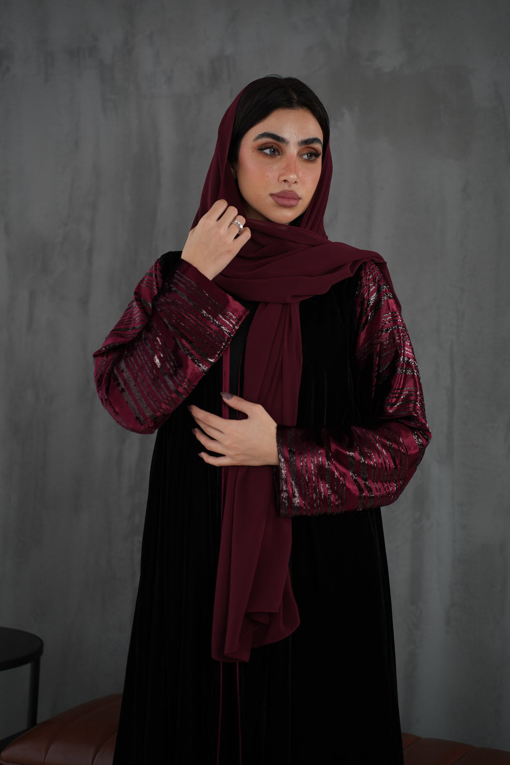 عباية مخمل جاكارد بيور