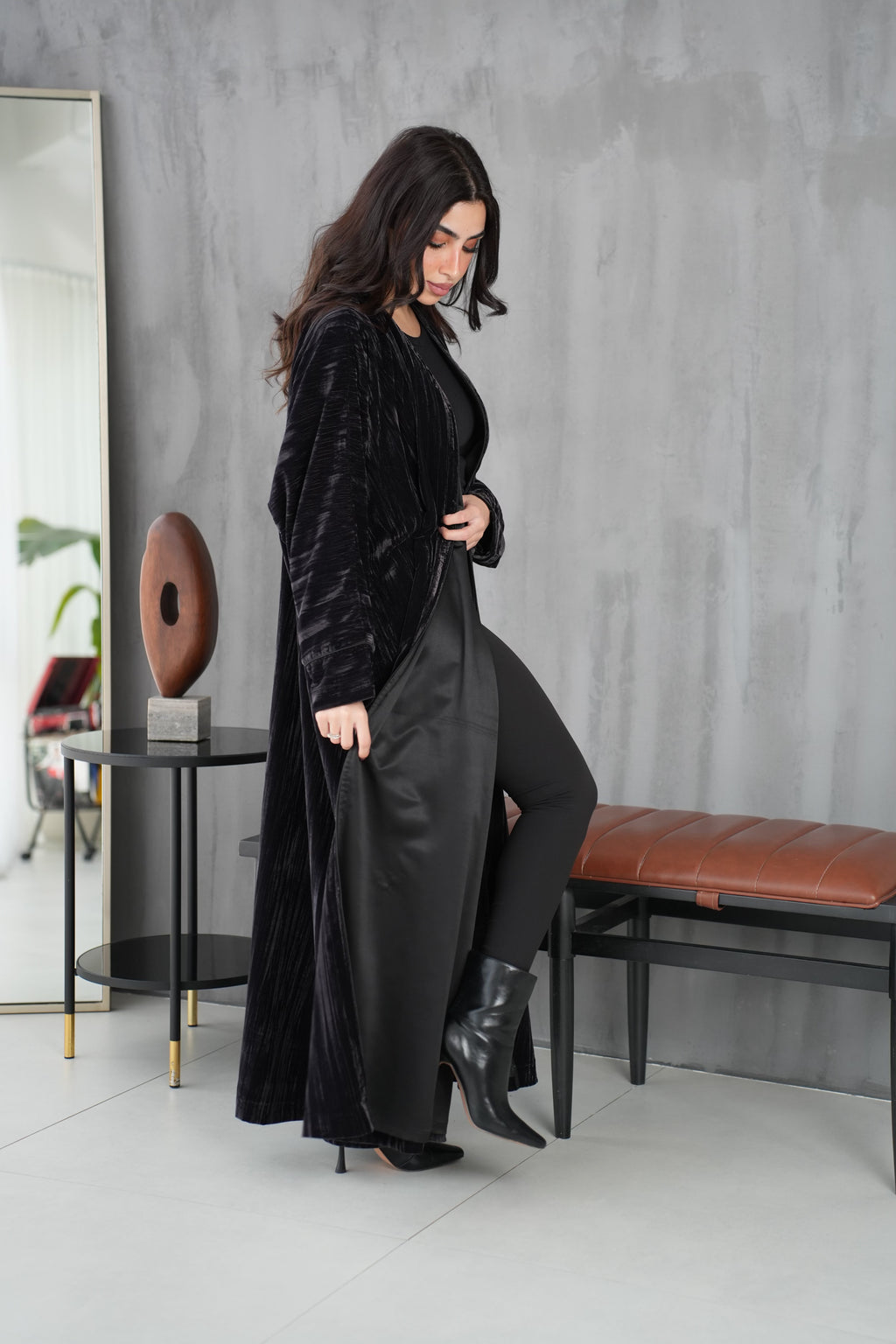 عباية مخمل مشخط مبطنة