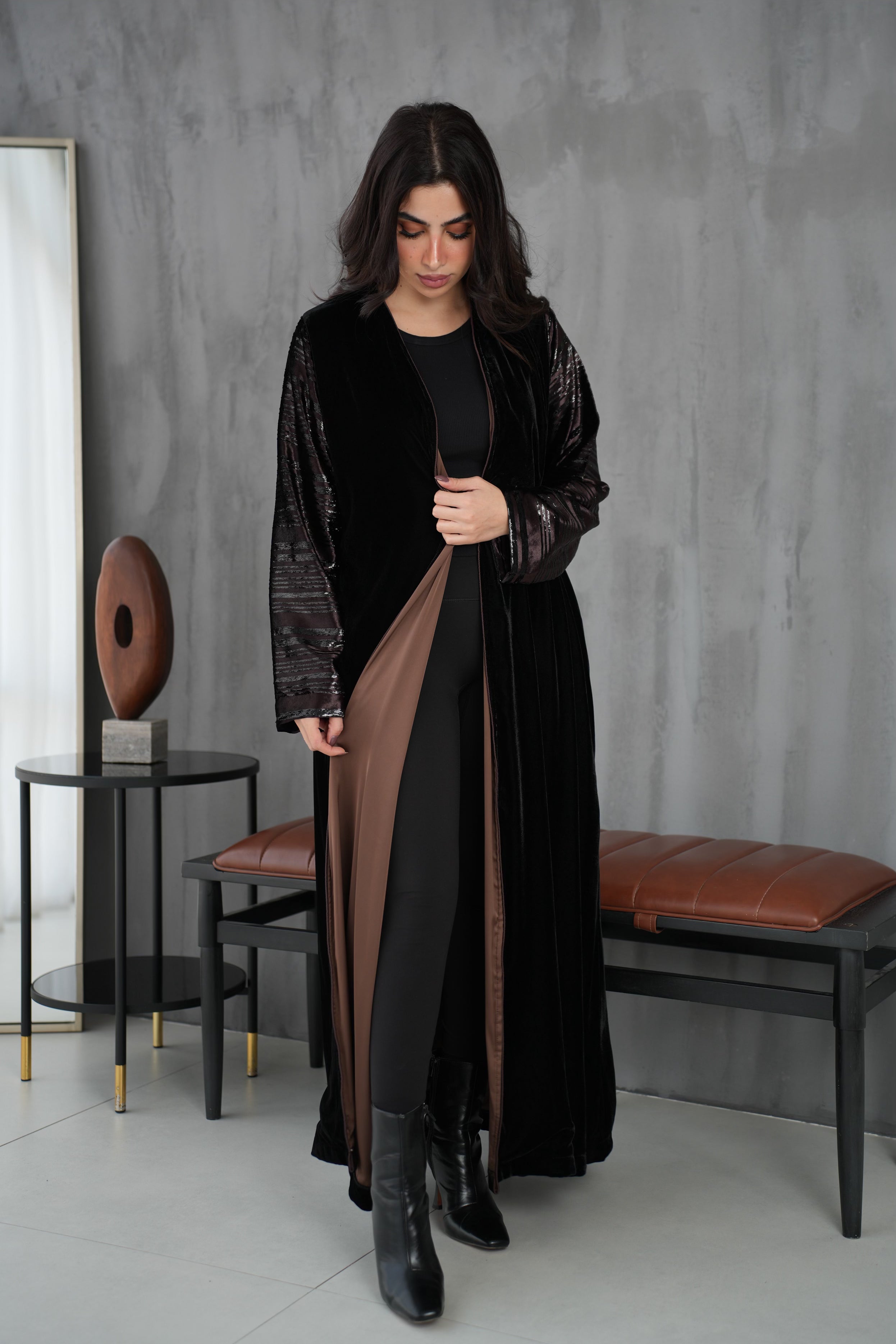 عباية مخمل جاكارد بيور