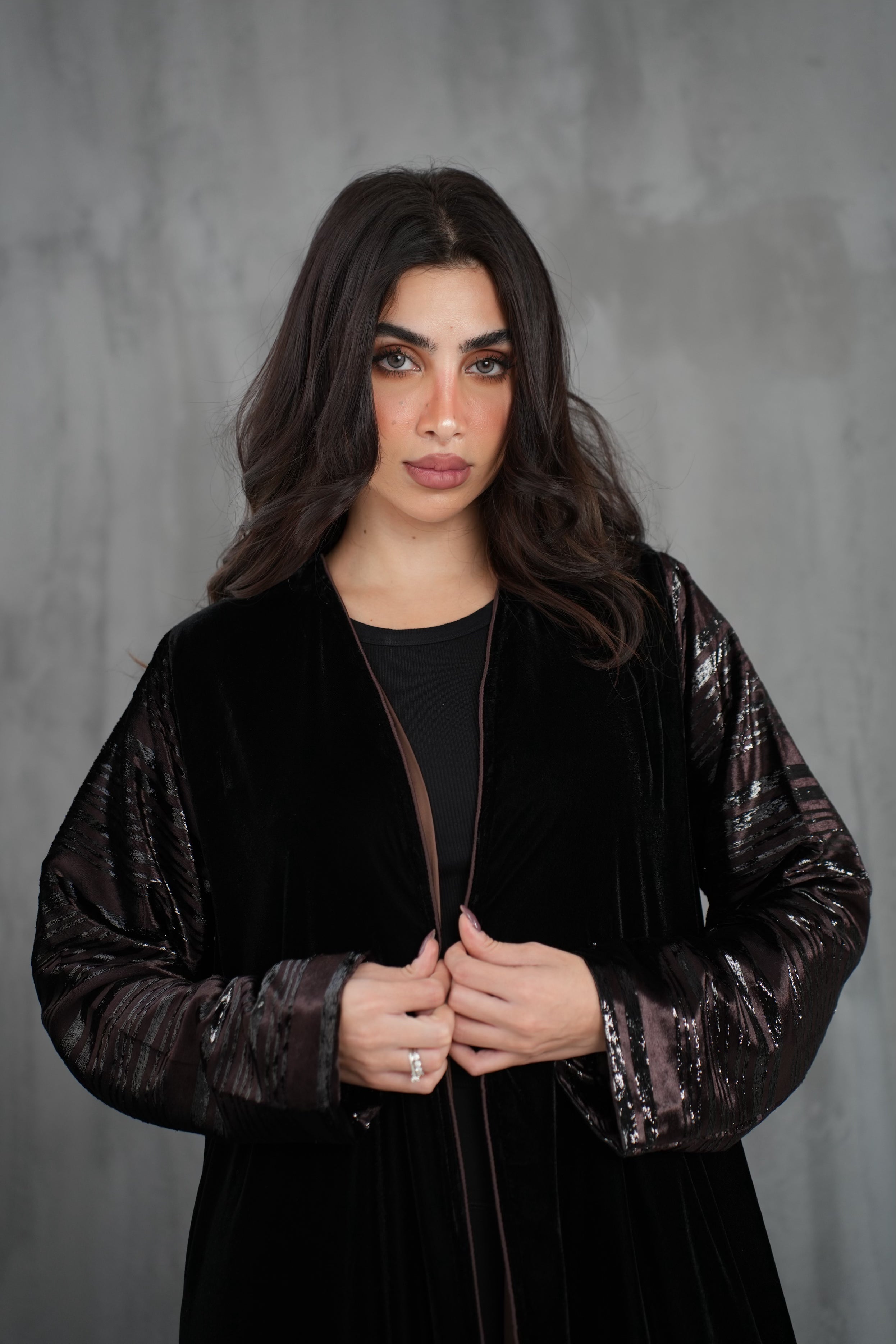 عباية مخمل جاكارد بيور